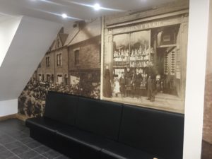 traditional vintage wallpaper